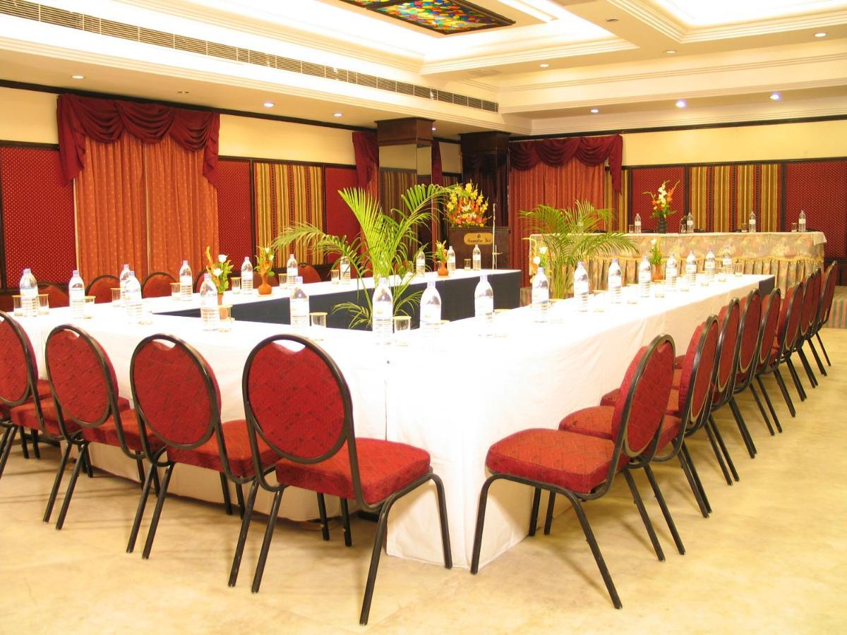 Anandha Convention Centre And होटल