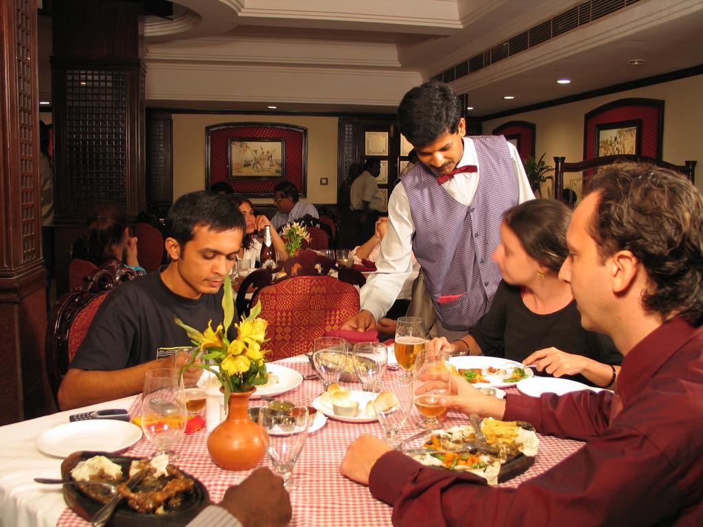 Anandha Convention Centre And 4*