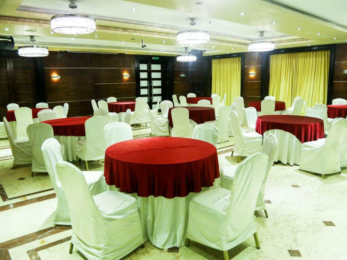 Anandha Convention Centre And 4*