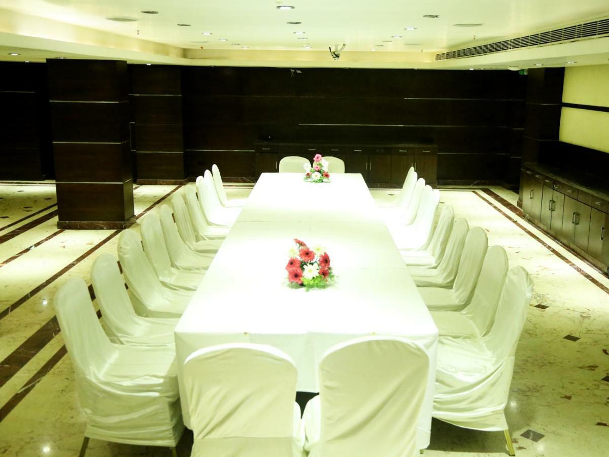 Anandha Convention Centre And 4*
