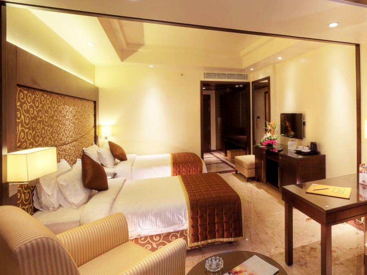 होटल Anandha Convention Centre And 4*