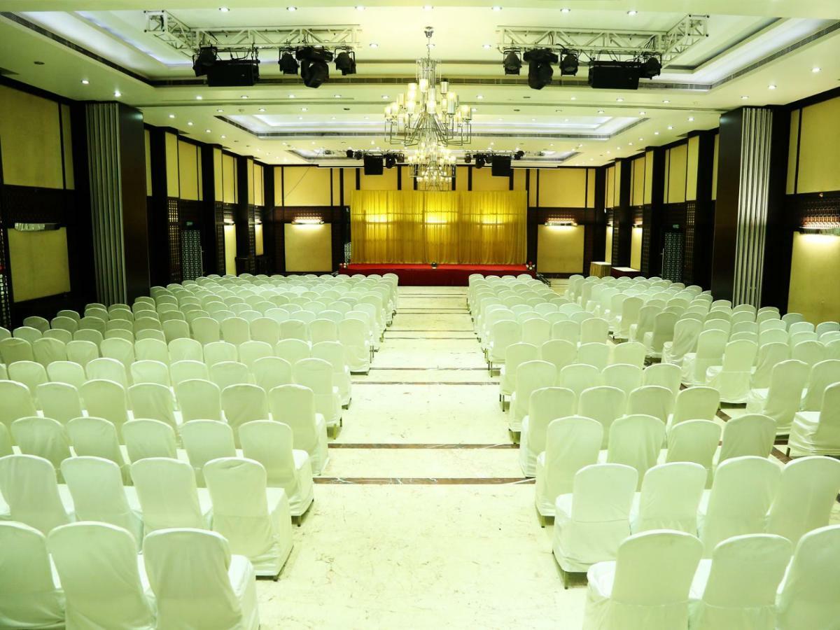 Anandha Convention Centre And होटल 4*