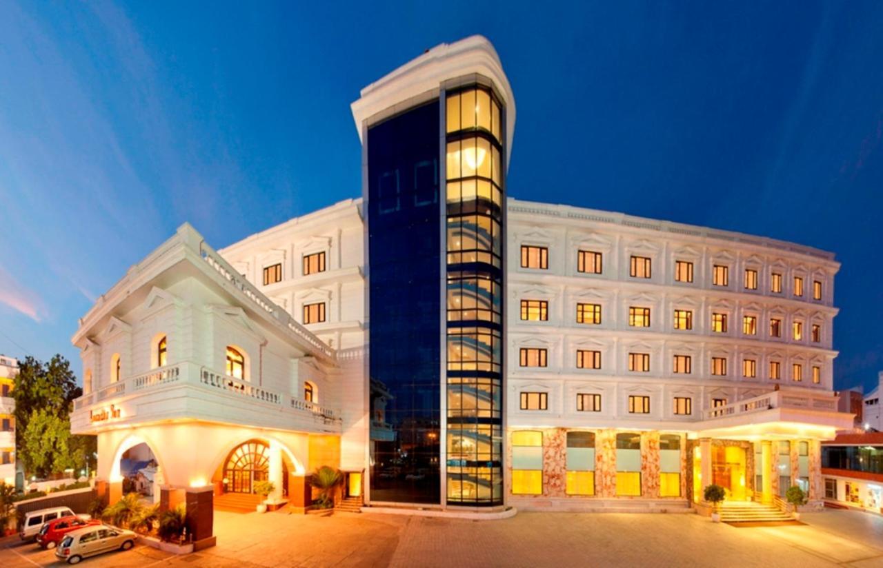 Anandha Convention Centre And होटल