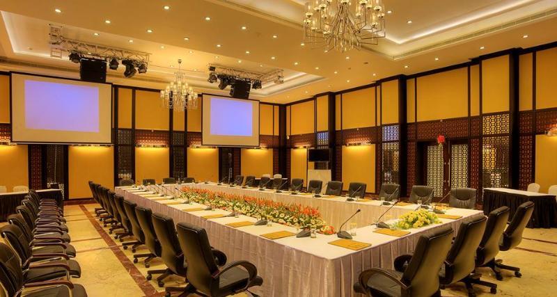 होटल Anandha Convention Centre And