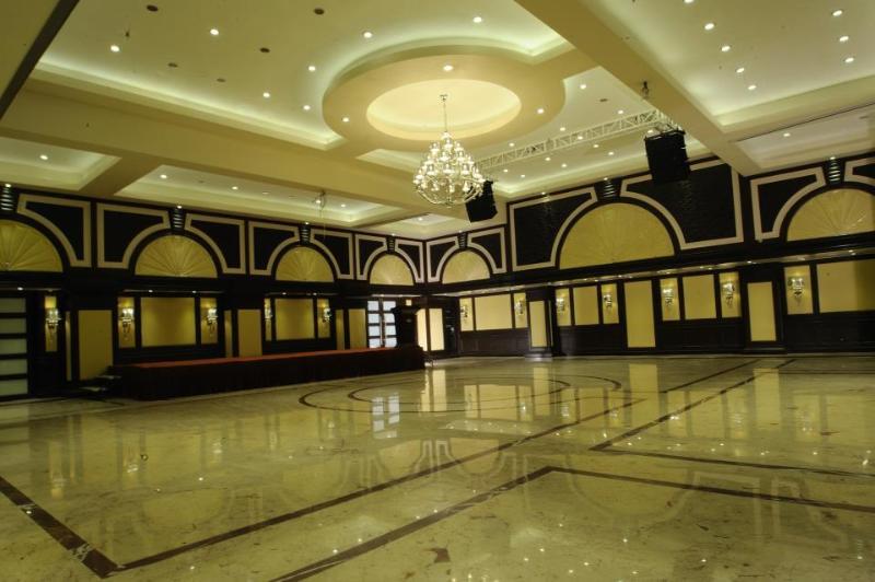 Anandha Convention Centre And होटल