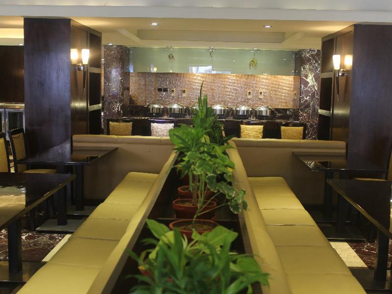 Anandha Convention Centre And होटल