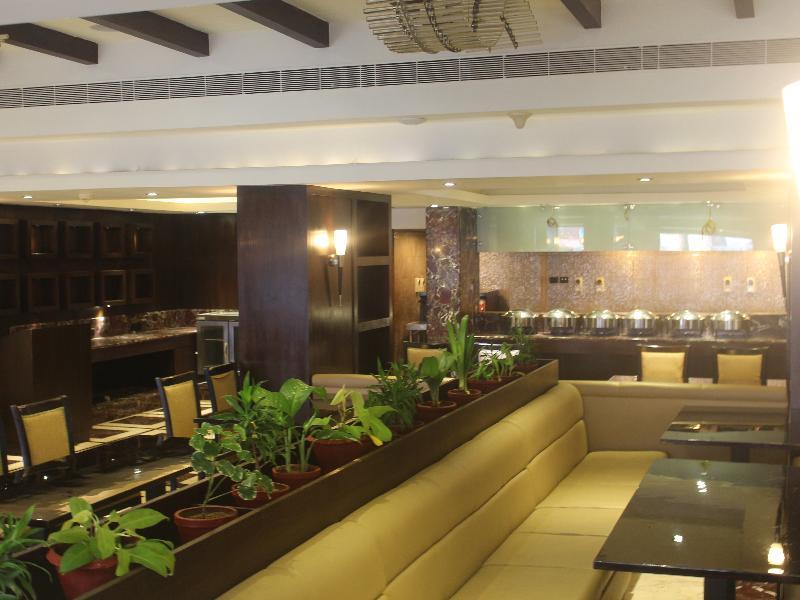 होटल Anandha Convention Centre And 4*