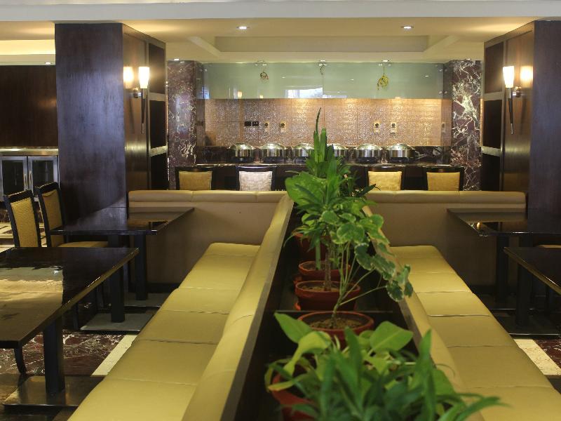 Anandha Convention Centre And 4*