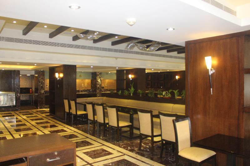 Anandha Convention Centre And होटल 4*