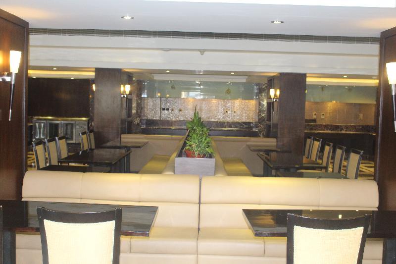 होटल Anandha Convention Centre And 4*